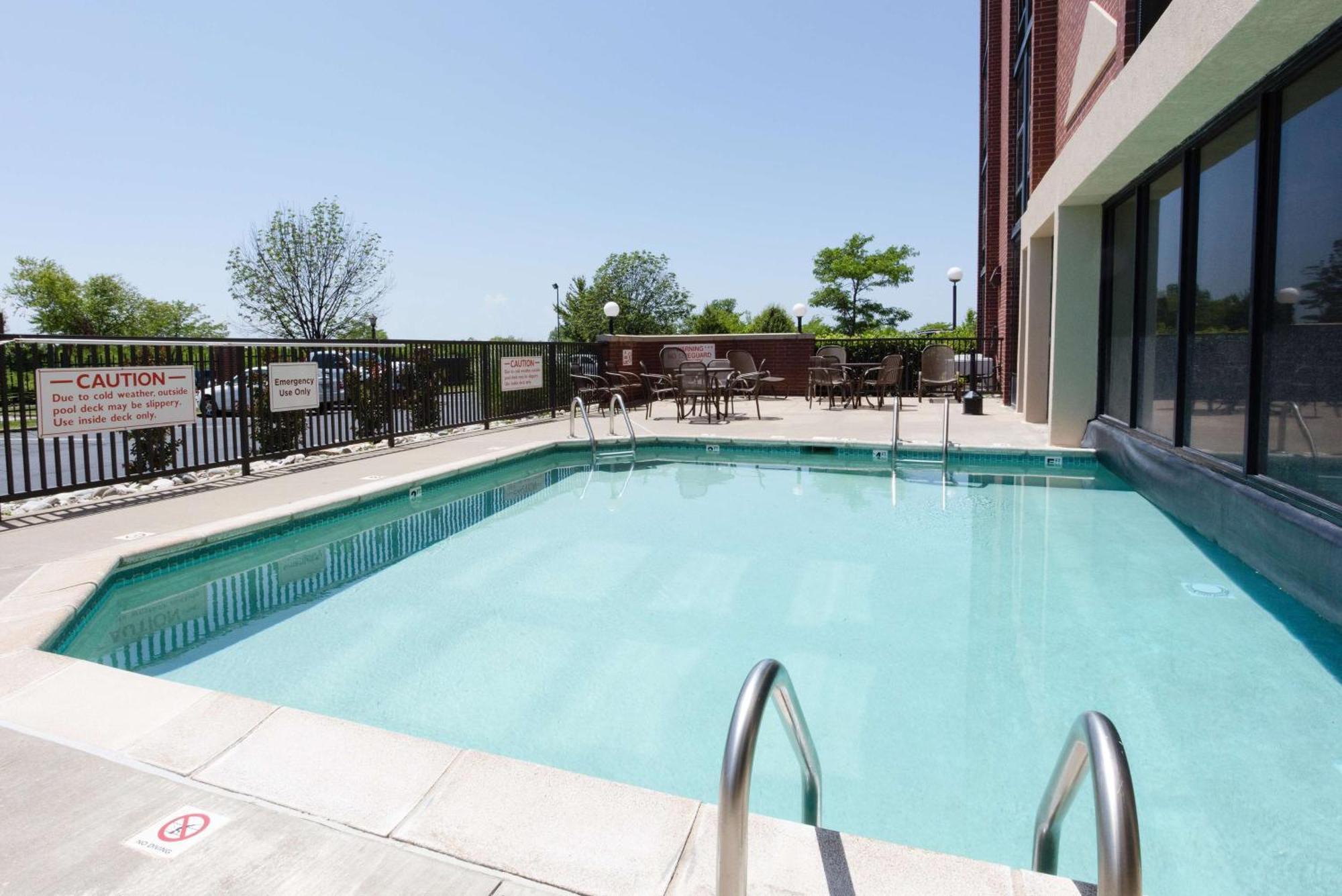 Drury Inn & Suites Kansas City Airport מראה חיצוני תמונה