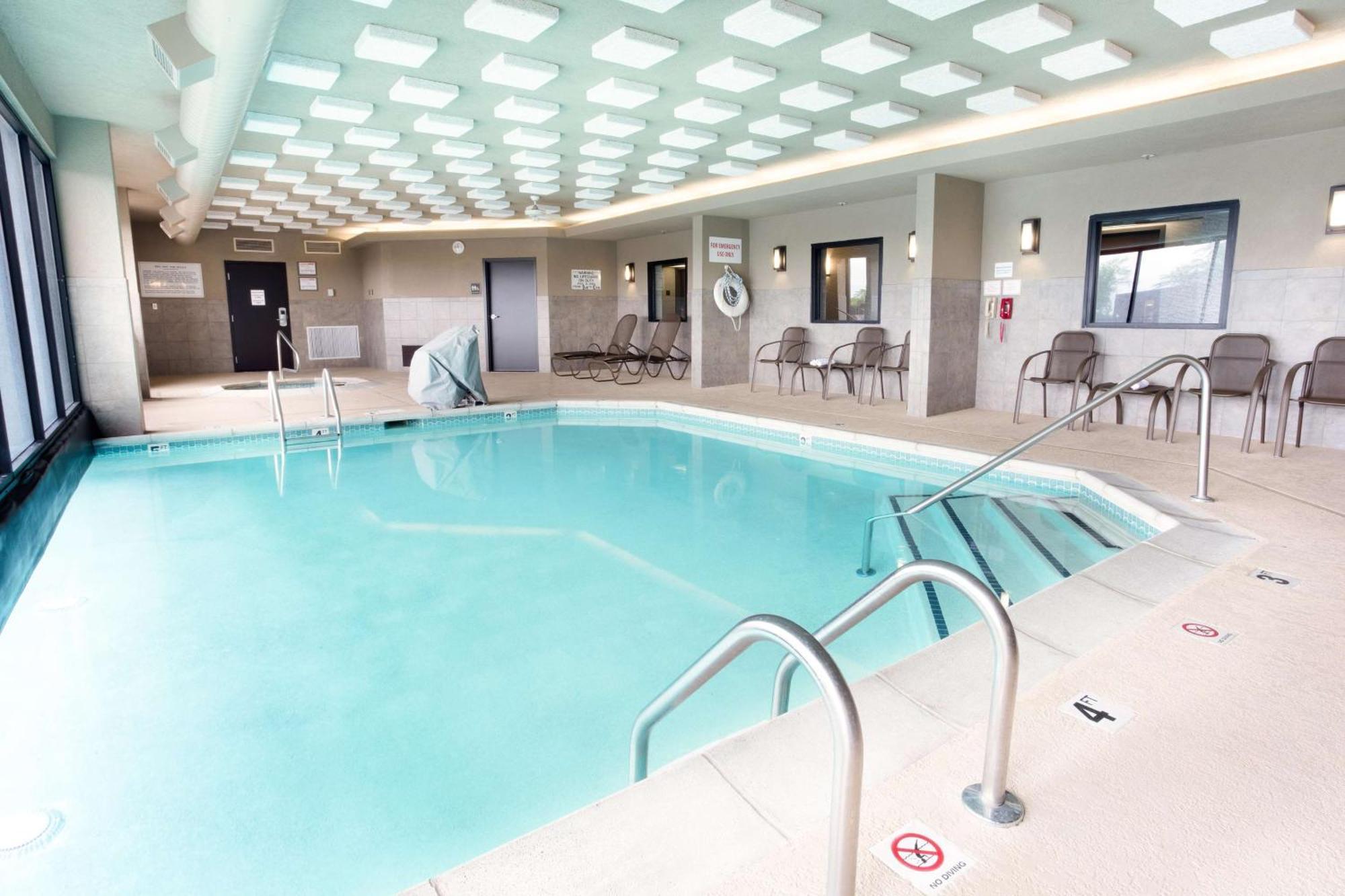 Drury Inn & Suites Kansas City Airport מראה חיצוני תמונה