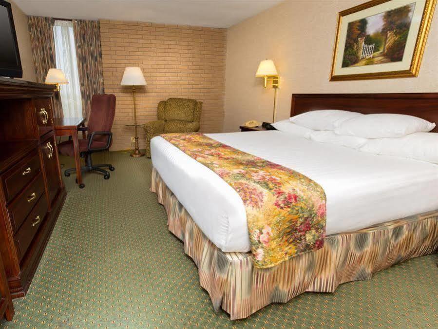 Drury Inn & Suites Kansas City Airport מראה חיצוני תמונה